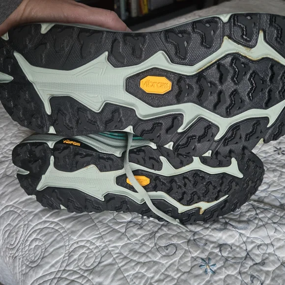 Hoka speedgoat 6 Women's 10 Like New - Picture 4 of 5
